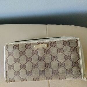💯 Authentic Gucci Beige and Brown Women's Wallet